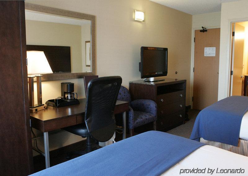Quality Inn Saint-Jean-Sur-Richelieu Room photo